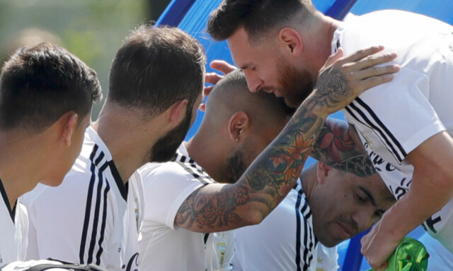 Her klemmer Messi den vennen som avgjør alt for Argentina i dag